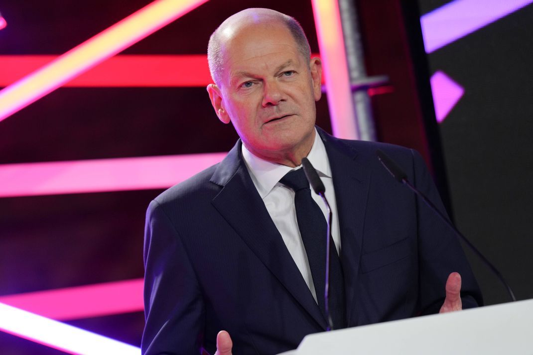 Bundeskanzler Olaf Scholz bei seiner Rede auf der Jubiläumsfeier des VAUNET-Verbandes zum 40-jaehrigen Bestehen der privaten Medien in Deutschland.