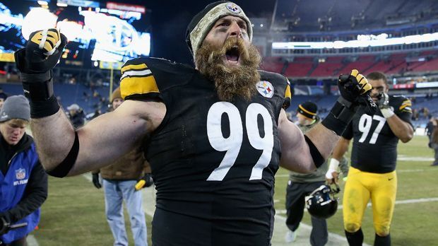 
                <strong>Brett Keisel (Pittsburgh Steelers)</strong><br>
                Brett Keisel (Pittsburgh Steelers): Auf dem Feld verlieh der Bart Keisel das Image des harten Hundes. Sein Bartwuchs ist aber längst auch ein gutes Merchandising-Produkt. Es gibt diverse T-Shirt-Versionen, die sich mit Keisels Bart beschäftigen, wie etwa "Fear the Beard" oder "Release The Keisel". Auch wenn Keisel seine Karriere mittlerweile beendet hat, ist sein Bart nicht nur in Pittsburgh unvergessen.
              
