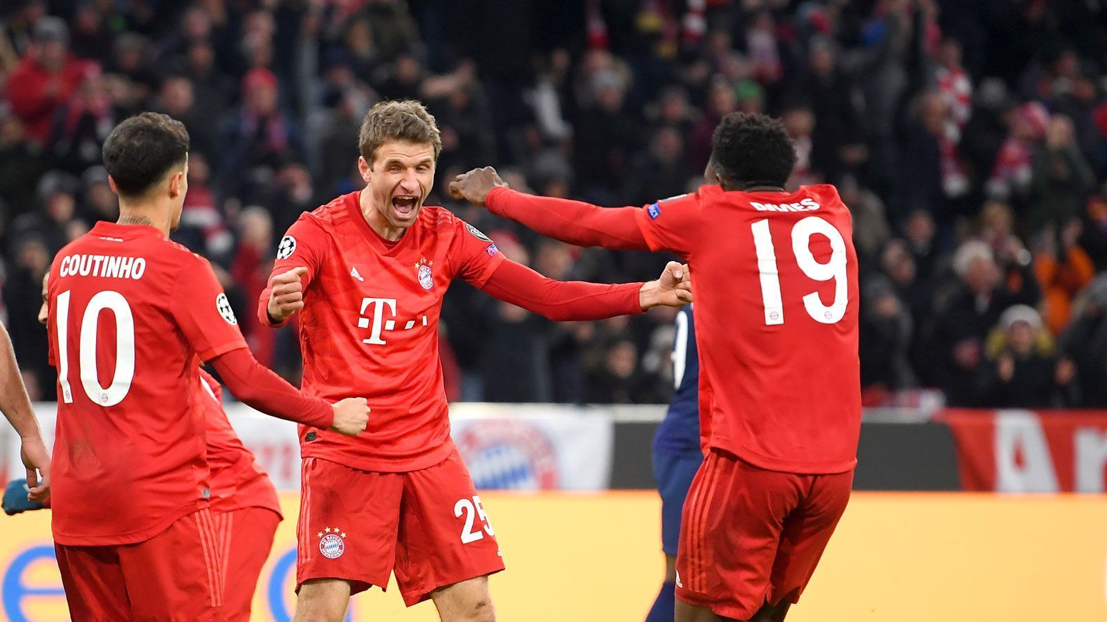 
                <strong>Platz 1: FC Bayern München</strong><br>
                Hansi Flick hat im Handumdrehen den FC Bayern wieder zu einer absoluten Topmannschaft entwickelt. Die Konstanz und Souveränität vergangener Jahre ist zurück, personell sind nahezu alle Spieler fit. Thomas Müller müllert wieder, Robert Lewandowski ist vielleicht der beste Mittelstürmer Europas, dazu Serge Gnabry und ein wiedergenesener Kingsley Coman. Seit Anfang Dezember hat der Rekordmeister nicht mehr verloren, in der Champions-League-Vorrunde gab es sechs Siege in sechs Spielen. Da schau her, plötzlich ist träumen wieder erlaubt!
              