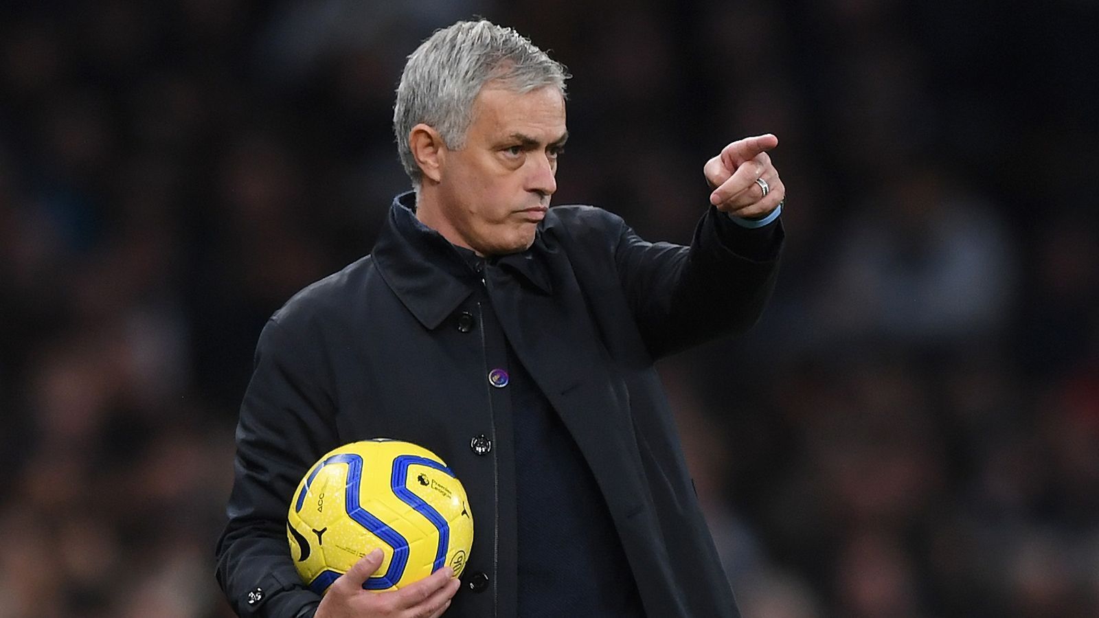 
                <strong>Platz 4 (geteilt): Jose Mourinho</strong><br>
                Gesamtverdienst pro Jahr: 23 Millionen Euro (16,5 Millionen Euro Gehalt + 6,5 Millionen Euro Werbeeinnahmen)Team: Tottenham HotspurIm Amt seit: November 2019Vertrag bis: Juni 2023 
              