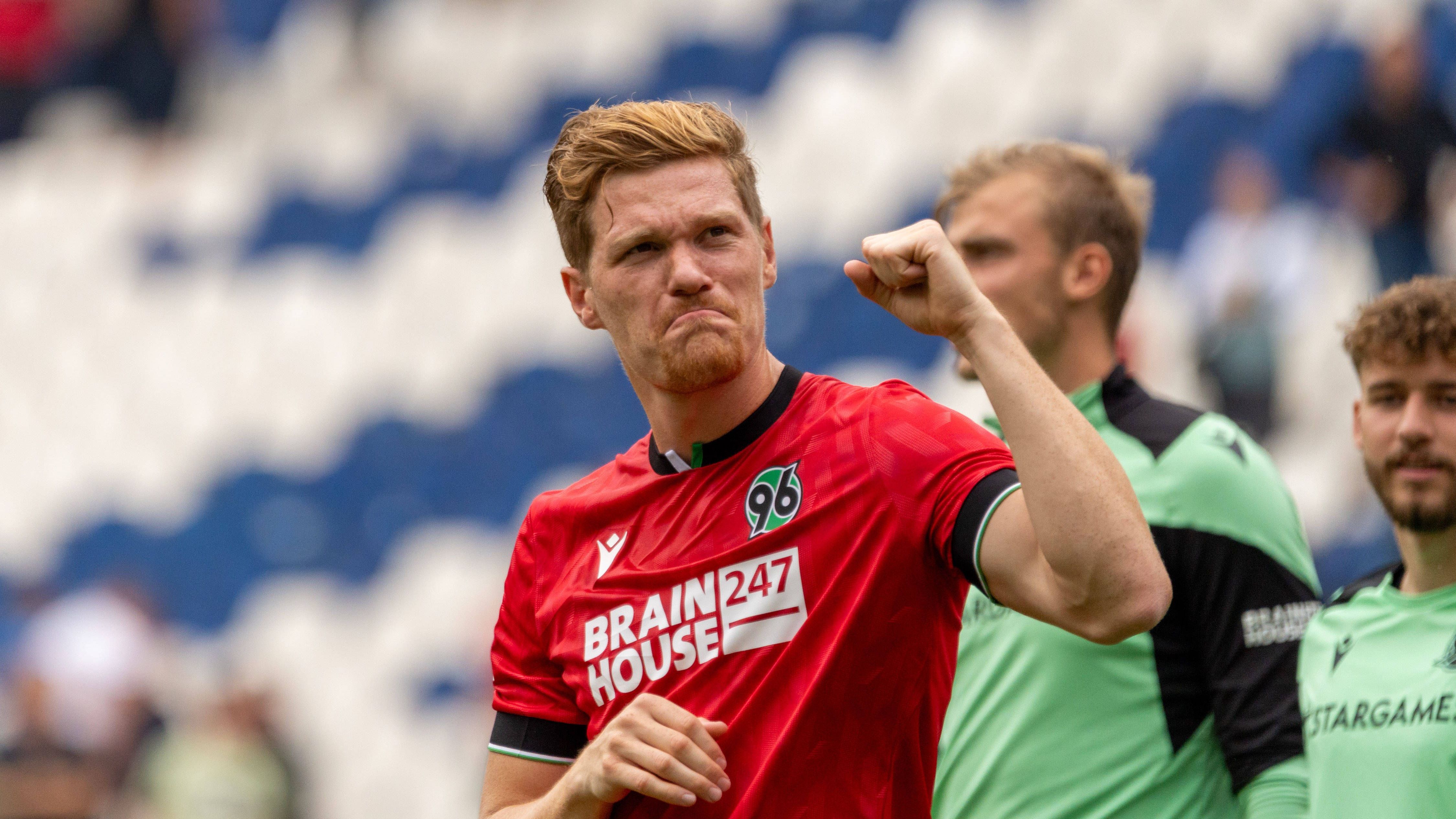 <strong>Hannover 96</strong><br>Trikotsponsor: BRAINHOUSE 247