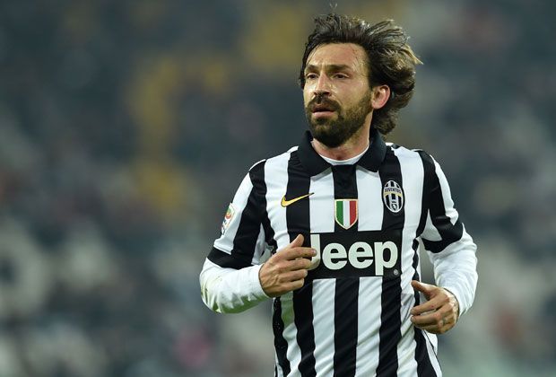 
                <strong>Mittelfeld: Andrea Pirlo</strong><br>
                Im Mittelfeld der Traumelf hat Andrea Pirlo einen festen Platz. "Ein echtes Fußball-Genie. Es ist unterhaltsam zu sehen, wie andere Teams ihn stoppen wollen, aber er durch seine Brillianz innerhalb von Sekunden ihre Pläne zerstört", erklärt Buffon die Wahl seines Teamkollegen.
              