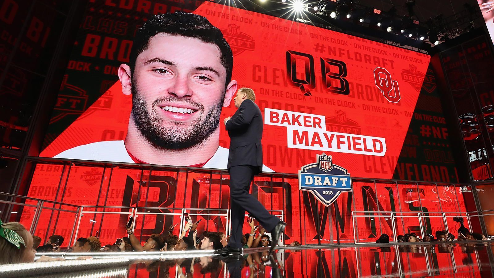 
                <strong>NFL-Draft 2018</strong><br>
                In der ersten Runde ausgewählte QuarterbacksPick 1 (Cleveland Browns) - Baker Mayfield (Foto) - Pick 3 (New York Jets) - Sam Darnold - Pick 7 (Buffalo Bills) - Josh Allen - Pick 10 (Arizona Cardinals) - Josh Rosen - Pick 32 (Baltimore Ravens) - Lamar Jackson
              