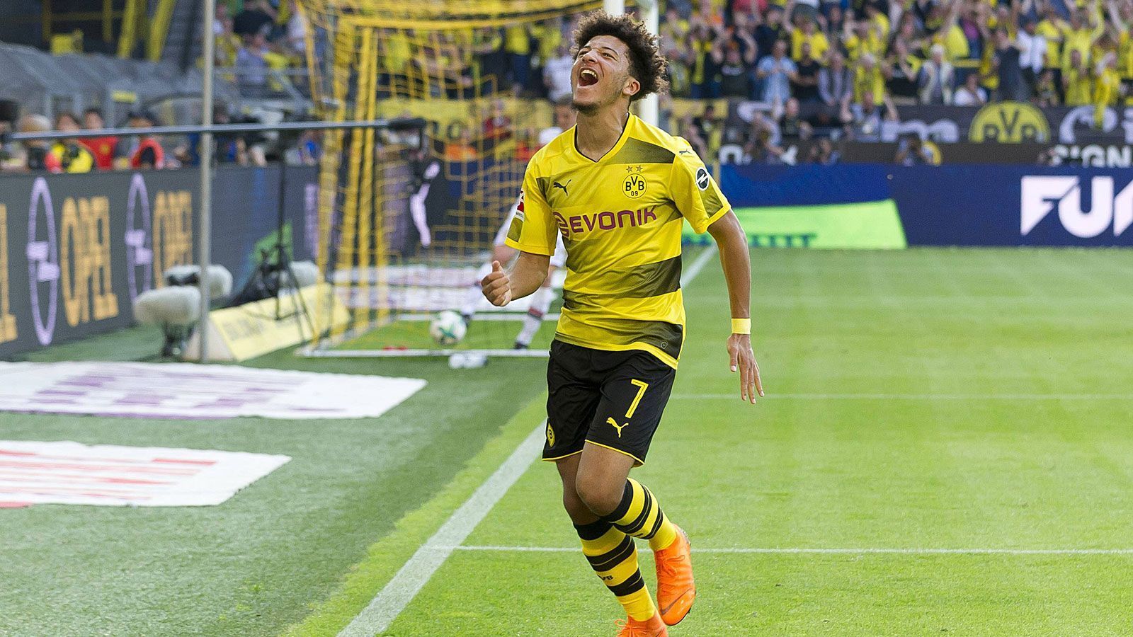 
                <strong>Jadon Sancho</strong><br>
                Geburtstag: 25. März 2000Erstes Tor in der Bundesliga: für Borussia Dortmund beim 4:0 gegen Bayer Leverkusen am 21. April 2018
              