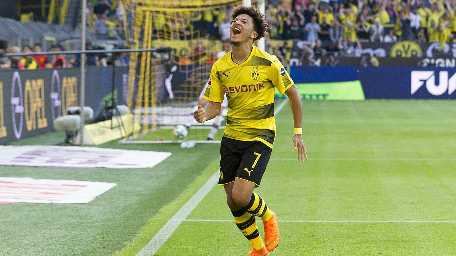 
                <strong>Jadon Sancho</strong><br>
                Geburtstag: 25. März 2000Erstes Tor in der Bundesliga: für Borussia Dortmund beim 4:0 gegen Bayer Leverkusen am 21. April 2018
              