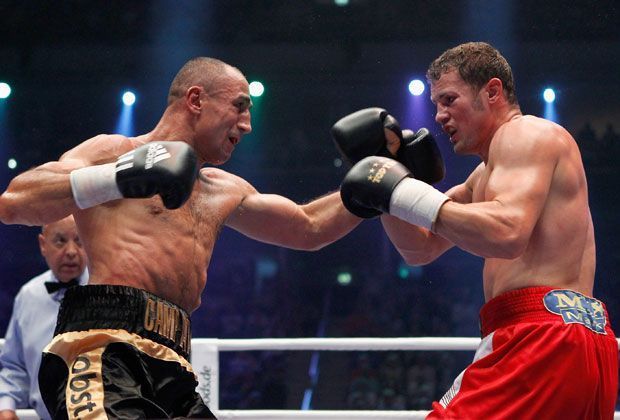 
                <strong>Im Fokus: Das ist Robert Stieglitz</strong><br>
                Am 25. August 2012 unterlag Stieglitz dann in Berlin im deutschen Duell Arthur Abraham knapp nach Punkten - und verlor damit auch nach drei langen Jahren seinen WBO-Weltmeisterschaftsgürtel.
              