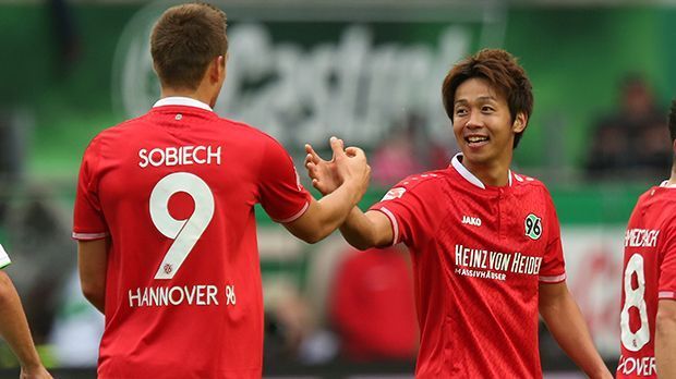 
                <strong>Sechs Treffer von Kiyoatke und Sobiech</strong><br>
                Sechs Treffer von Kiyoatke und Sobiech: Die beiden torgefährlichsten Spieler Hannovers sind Hiroshi Kyotake und Artur Sobiech mit jeweils drei Treffern. Kiyotake brauchte dafür neun, Sobiech 17 Spiele. Zum Vergleich: Dortmunds Verteidiger Matthias Ginter schoss auch bereits zwei Tore - und das in 16 Partien.
              