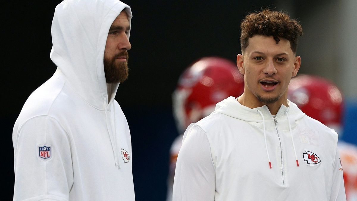 Travis Kelce (l.) und Patrick Mahomes