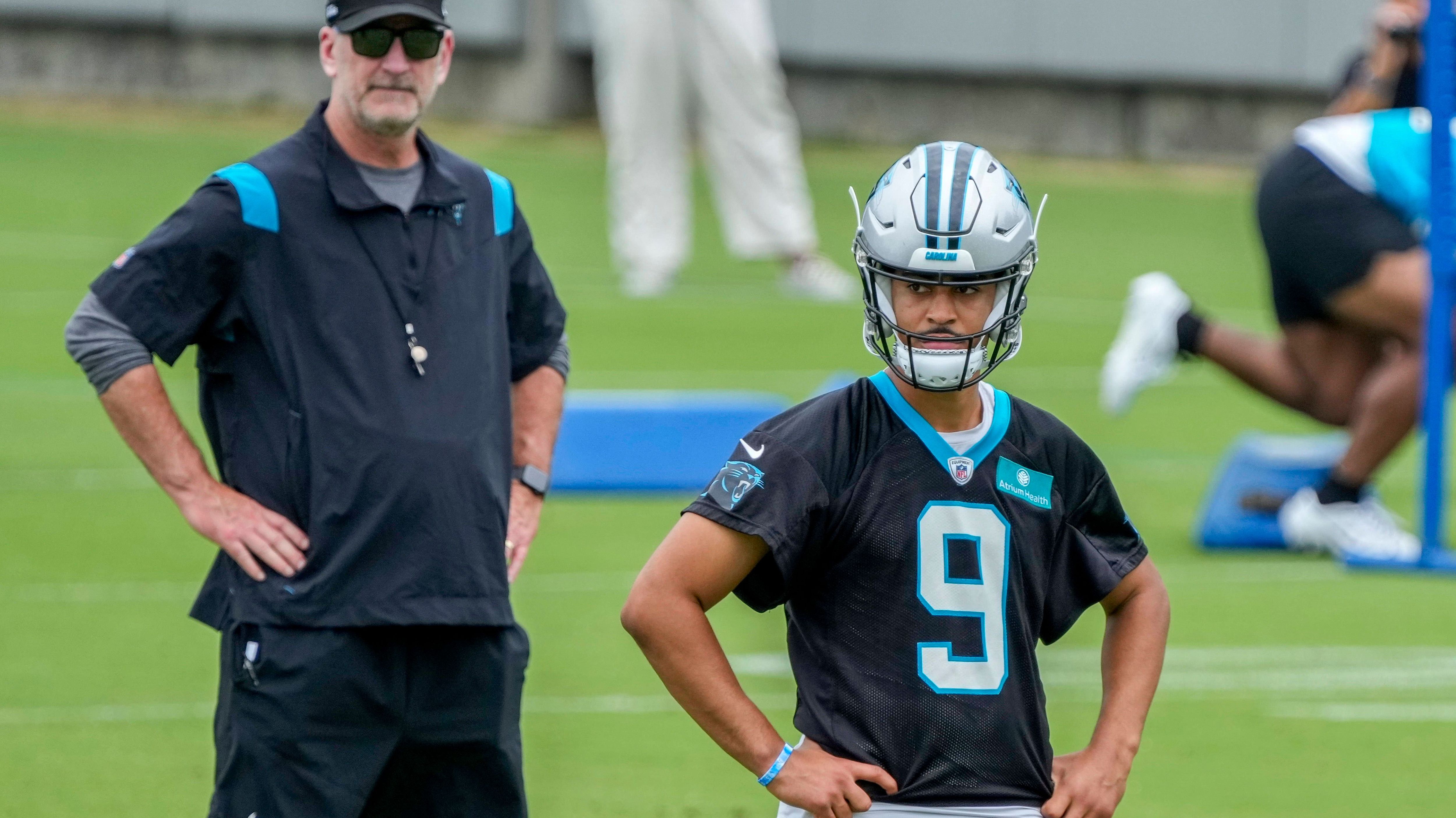 <strong>Carolina Panthers: Stärken (Offensive)</strong><br>Mit Hilfe des neuen Head Coaches Frank Reich soll sich Rookie-Quarterback Bryce Young zum Gesicht der Panthers entwickeln. Der Youngster bringt viele Qualitäten (mehr dazu <a href="https://www.ran.de/sports/american-football/nfl/news/bryce-young-in-der-detail-analyse-im-nfl-draft2023-99754"><em>hier</em></a>) mit, um diesen Wunsch zu erfüllen. Unterstützung erhält er von einer Offensive Line, die in ihrer Startformation bereits letzte Saison zusammenspielte und so nahtlos in die neue Spielzeit gehen kann.