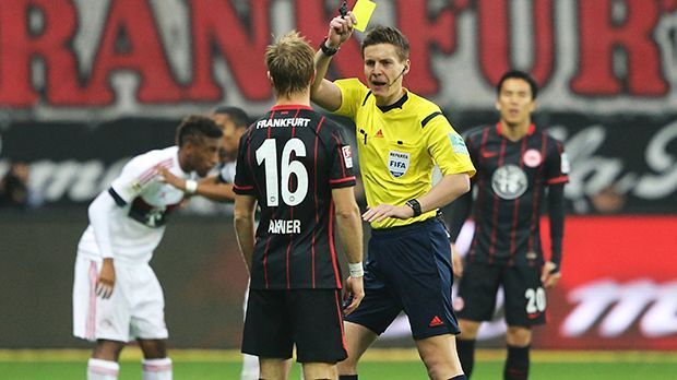 
                <strong>Daniel Siebert (Berlin)</strong><br>
                Daniel Siebert (Berlin): Der Hauptstädter stand zum ersten Mal am 1. September 2012 als Unparteiischer auf einem Bundesliga-Rasen. Der Sportwissenschaftler beerbt Wolfgang Stark als FIFA-Schiedsrichter.
              