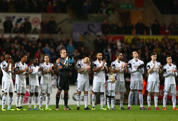 
                <strong>Swansea City</strong><br>
                Swansea City wird mit acht Punkten Zweiter hinter Valencia (13). Der Premier-League-Club wird vom ehemaligen dänischen Nationalspieler Michael Laudrup trainiert
              