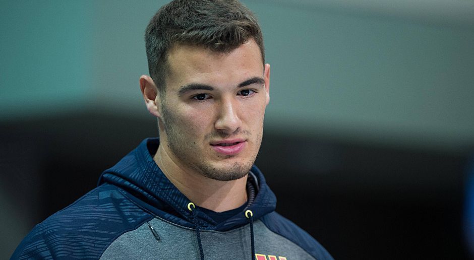 
                <strong>Mitchell Trubisky (North Carolina Tar Heels, Quarterback)</strong><br>
                Mitchell Trubisky (North Carolina Tar Heels, Quarterback)
              