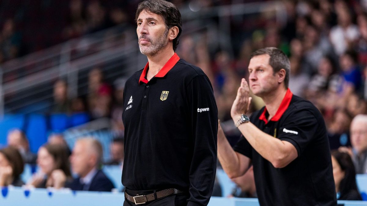Mumbrú (l.) und Ibrahimagic beim Spiel gegen Portugal