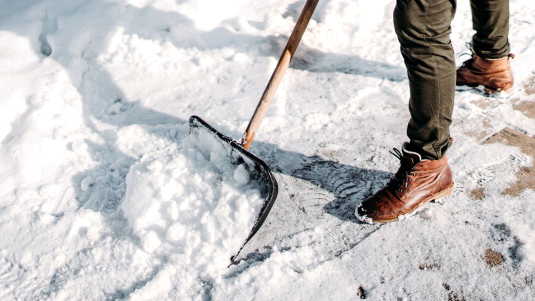 Schneeschippen und Streuen: Wer muss es machen und was passiert, wenn wir nicht dran denken?&nbsp;