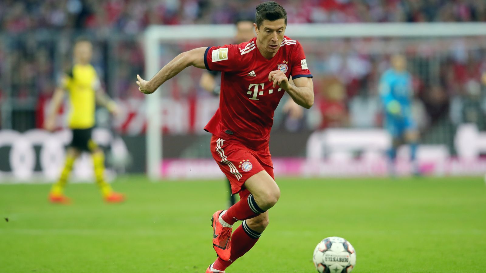 
                <strong>Platz 6 - Robert Lewandowski (FC Bayern München)</strong><br>
                Torvorlagen: 12Saison-Einsätze: 33
              