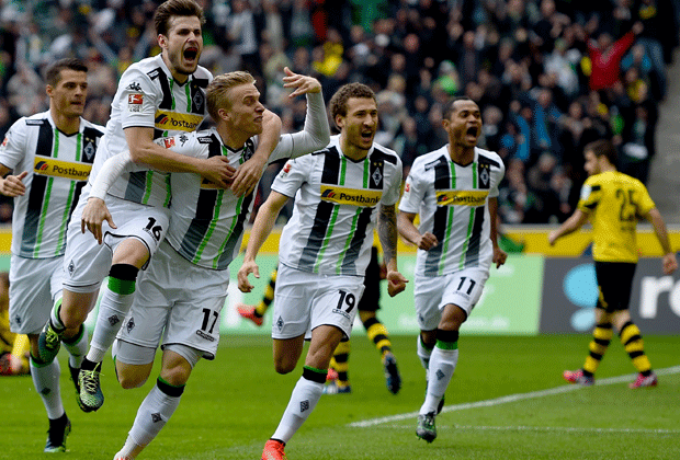 
                <strong>Fixe Fohlen</strong><br>
                Schon nach 28 Sekunden landet beim Borussen-Derby der Ball im Netzt des BVB - es ist das schnellste Tor der Gladbacher seit Beginn der Datenerfassung. Erst scheitert Fabian Johsnon, dann trifft Oscar Wendt. Dabei hatte Dortmund sogar noch den Anstoß...
              