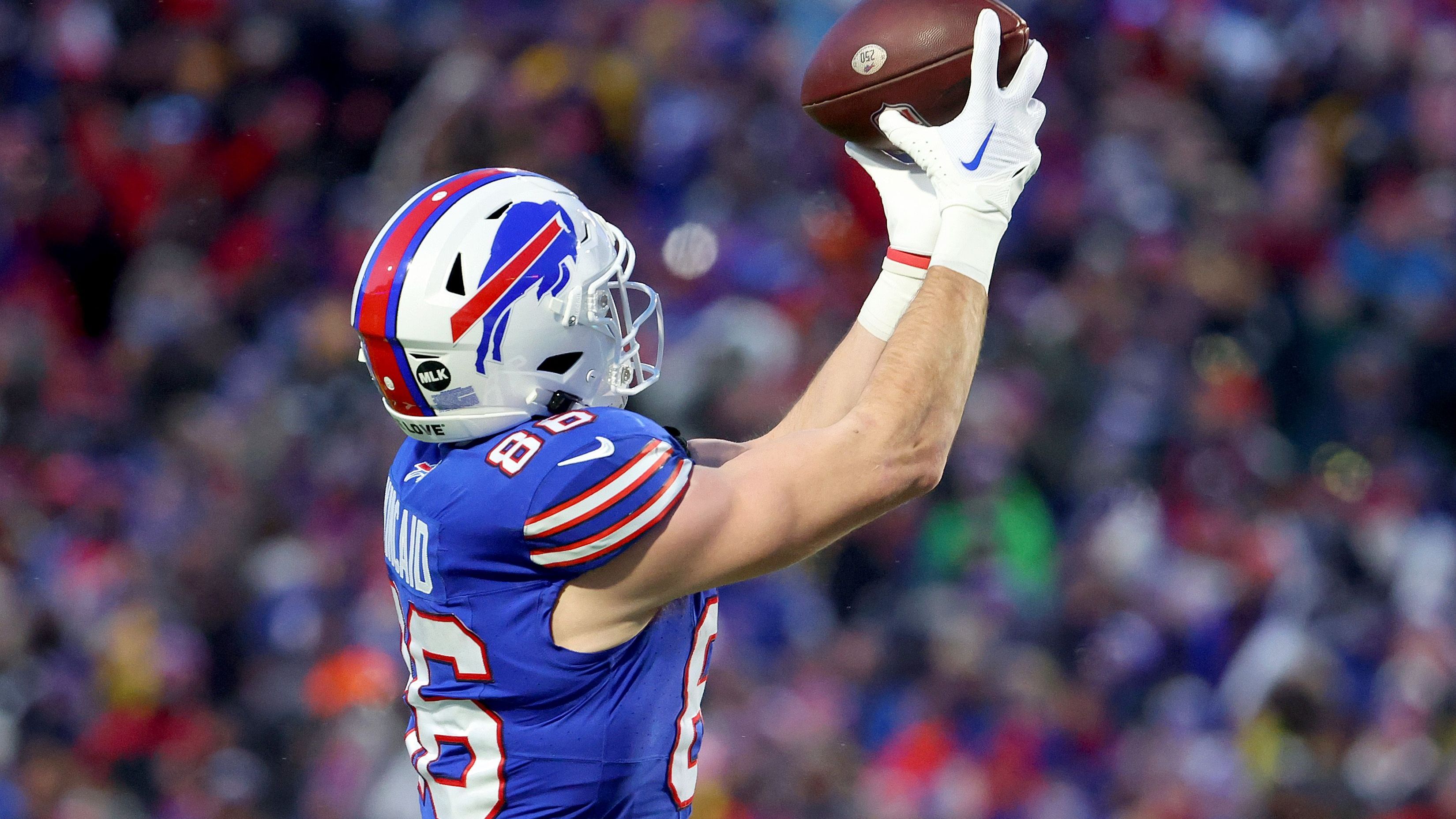 <strong>Buffalo Bills: Dalton Kincaid (TE)</strong><br>Ein weiterer Tight End in dieser Liste. Kincaid, 2023 Erstrundenpick, spielte eine ordentliche Rookie-Saison, die auf dem Papier sogar noch besser aussah. Mit einer 61,5 prozentigen Catch-Success-Rate lag er nur einen Platz hinter Chiefs-Superstar Travis Kelce und auf Rang 3 aller Tight Ends der NFL.