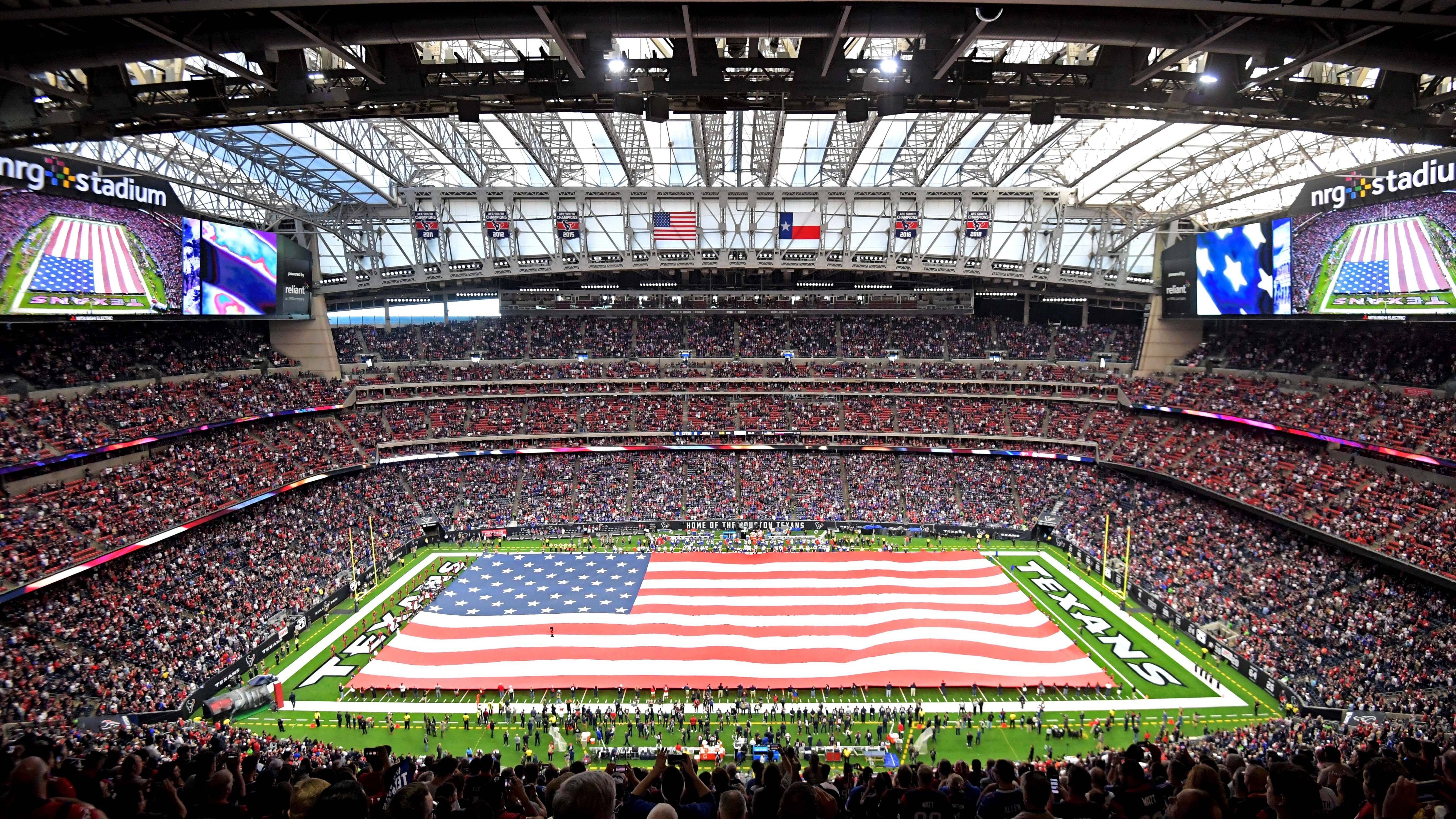 <strong>Houston Texans: NRG Stadium</strong><br> • Kapazität: 71.995<br>• Eröffnung: August 2002 <br>• Kosten: 352 Millionen Dollar <br>• Eigentümer: Harris County Sports and Convention Corporation