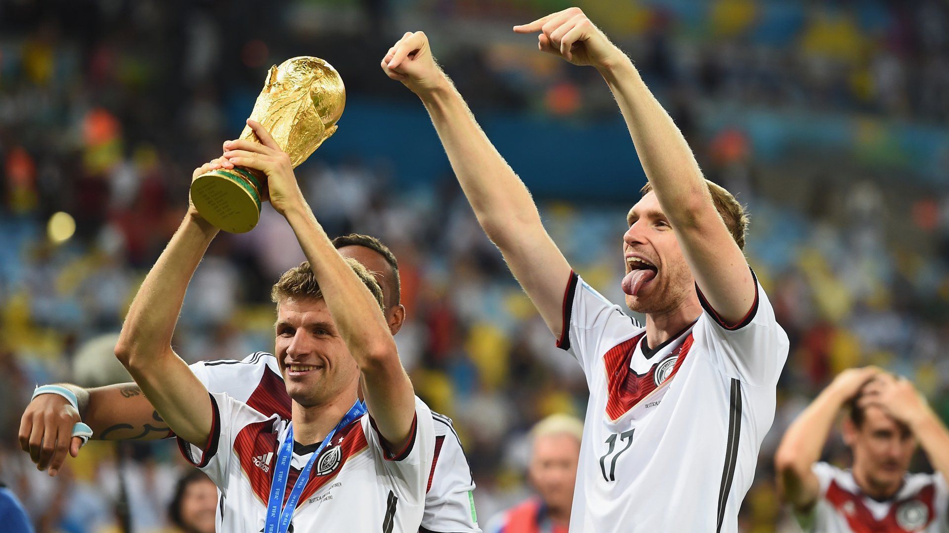 
                <strong>Titel (Nationalmannschaft) </strong><br>
                Weltmeister 2014 - Torschützenkönig Weltmeisterschaft 2010 (fünf Tore) 
              