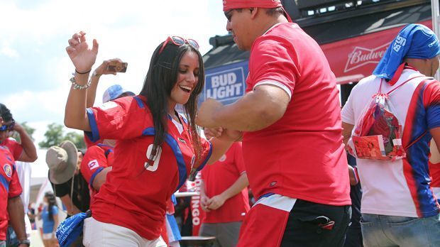 
                <strong>Fans der Copa America 2016</strong><br>
                Und die Fans von Costa Rica bereiten sich mit einem Tanz auf die Spiele ihrer Nationalmannschaft in den USA vor.
              