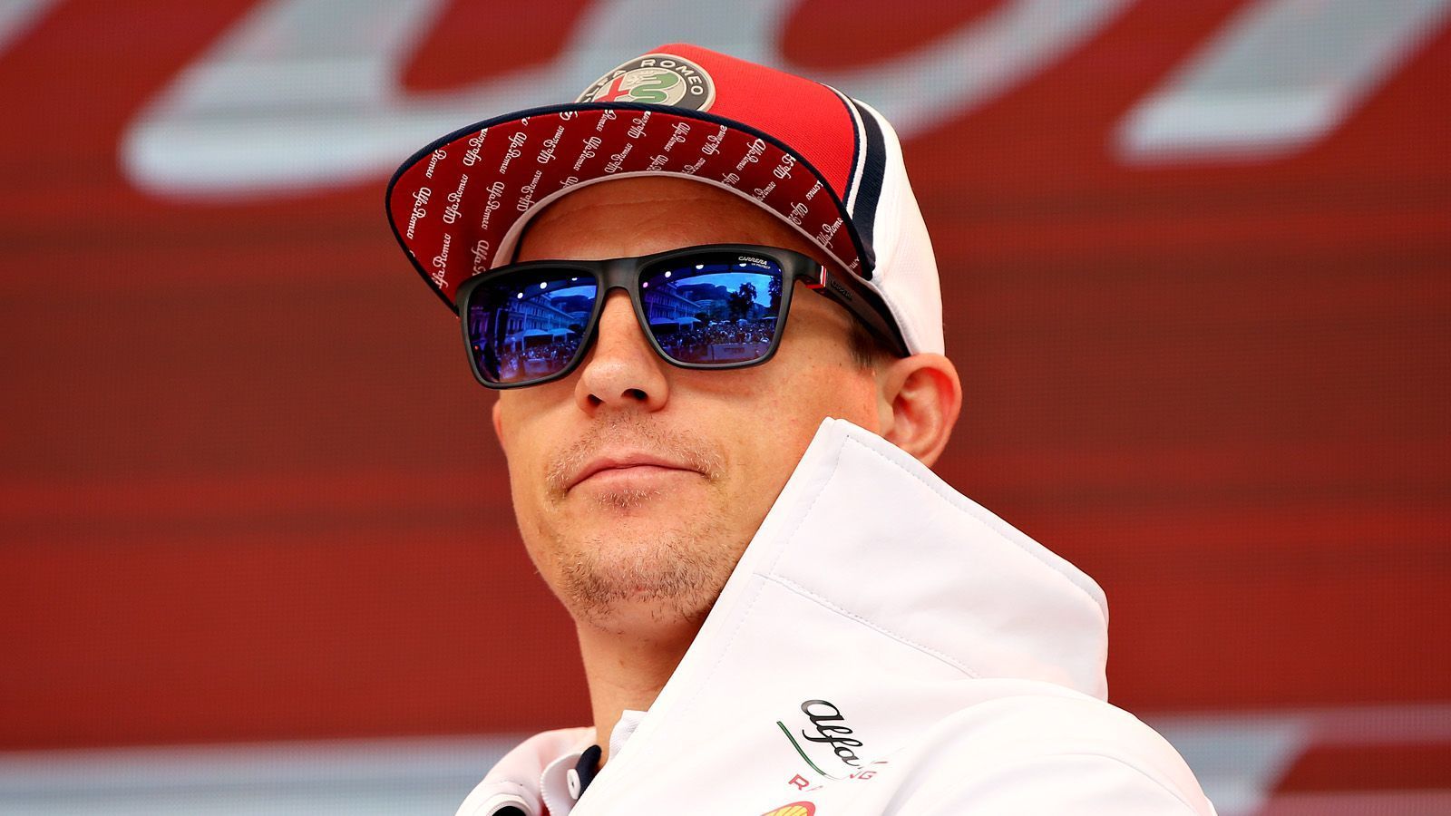 
                <strong>Platz 9: Kimi Räikkönen (Alfa Romeo)</strong><br>
                Eiskalt fährt der Finne auch im Alfa Romeo weiter seinen Stil -  nur dass er damit hart um Punkte kämpfen muss statt wie zu Ferrari-Zeiten ums Podium mitzufahren. Kein schlechtes Ergebnis: In bisher fünf von acht Rennen hatte er dabei Erfolg. Platz acht im aktuellen WM-Stand mit 19 Zählern. In unserem Power Ranking reicht es nicht ganz für die gleiche Position. Knapp vorbei ...
              