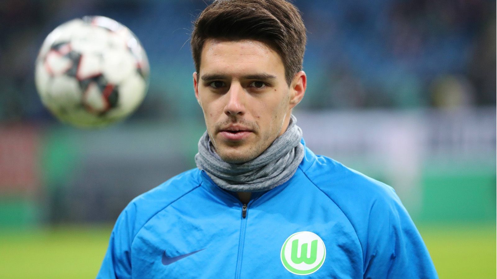 
                <strong>Josip Brekalo (VfL Wolfsburg) </strong><br>
                Der offensive Flügelspieler kehrte im Januar 2018 von seiner Leihe aus Stuttgart zurück und bearbeitet die Außenbahn der Niedersachsen. Im November debütierte der 20-jährige Brekalo bei Vize-Weltmeister Kroatien in der Nationalmannschaft.
              