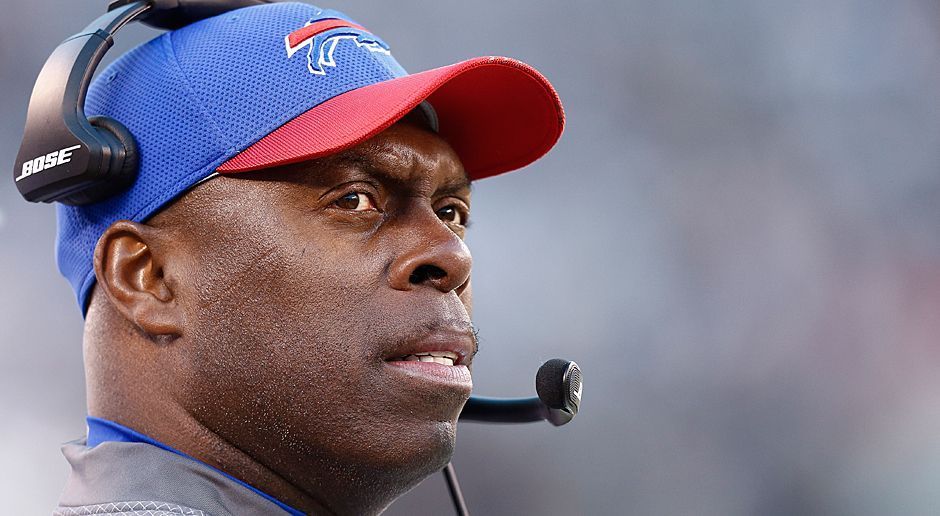 
                <strong>Anthony Lynn (Los Angeles Chargers)</strong><br>
                Anthony Lynn (Los Angeles Chargers): Der Offensive Coordinator und Interim Head Coach der Buffalo Bills löst Mike McCoy als Head Coach bei den Los Angeles Chargers ab.
              