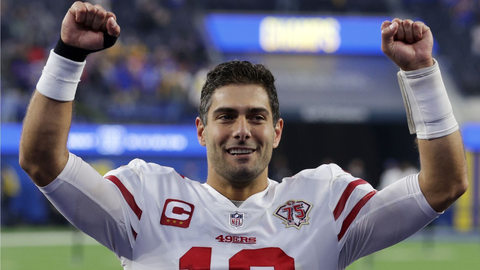 
                <strong>San Francisco 49ers Grund 4: Jimmy Garoppolo, der Frauenmagnet</strong><br>
                Für das optische Wohlbefinden ist bei den Niners in Form von Jimmy Garoppolo auch gesorgt. #ranNFL-Experte und Ex-Teamkollege Sebastian Vollmer erzählte kürzlich, wie "Jimmy G" in einer Bar in Boston durchgehend angehimmelt wurde. Für weibliche (und je nach Präferenz auch männliche) Fans sind die 49ers also, zumindest auf der QB-Position, eine Augenweide.
              