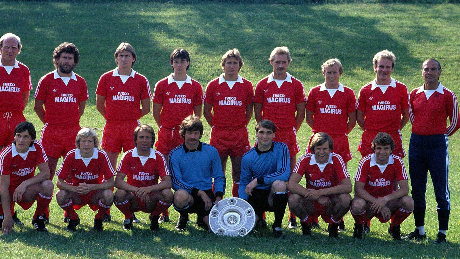 
                <strong>Heimtrikot der Saison 1981/82</strong><br>
                
              