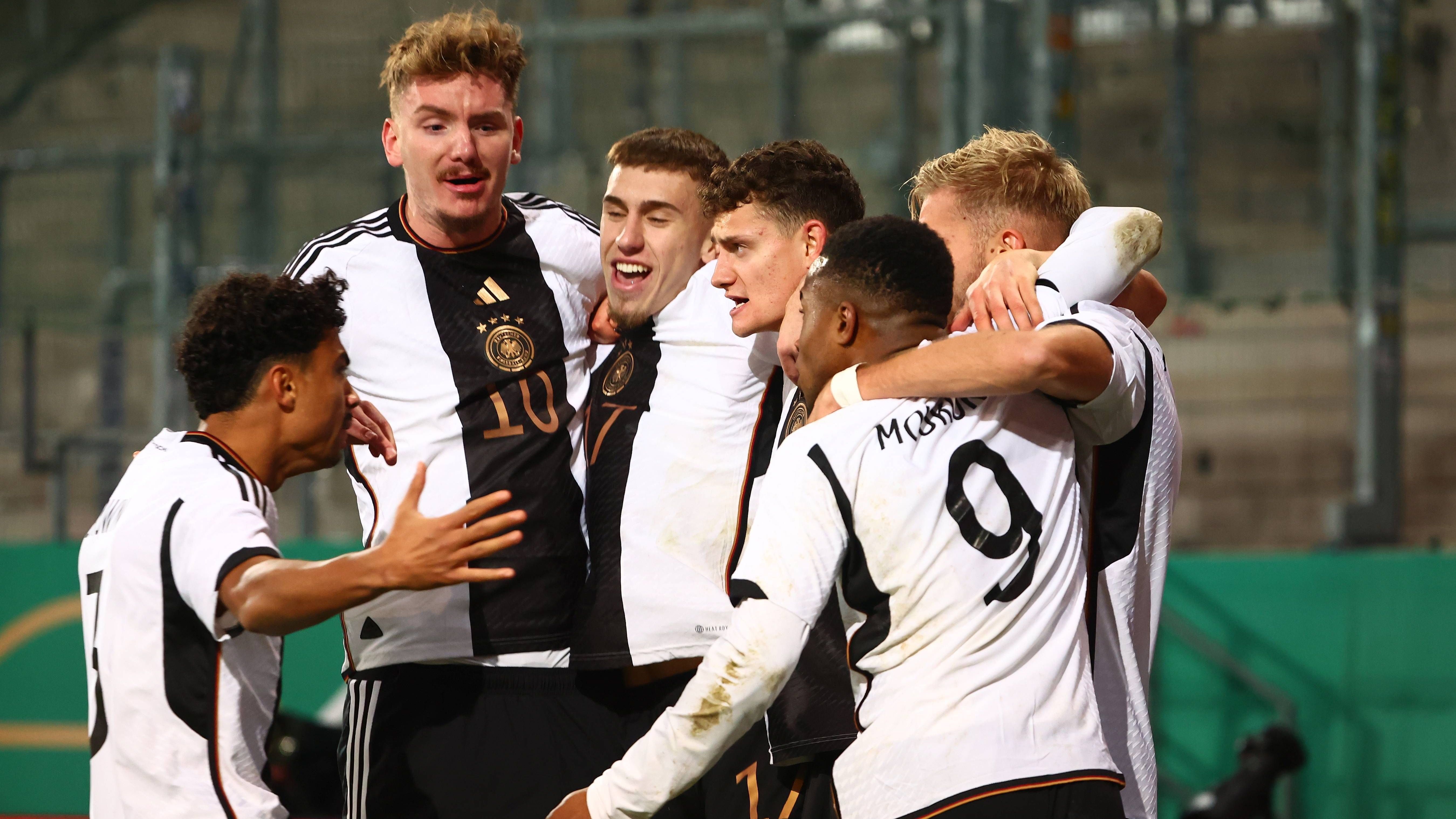 Die deutsche U21 setzt sich in der EM-Qualifikation gegen Polen mit 3:1 durch und bringt sich damit in der Gruppe als Tabellenführer in eine großartige Ausgangsposition. Nach dem 0:1-Rückstand sorgte Trainer Antonio di Salvo für die richtigen Impulse. Die Noten und Einzelkritiken der DFB-Kicker.