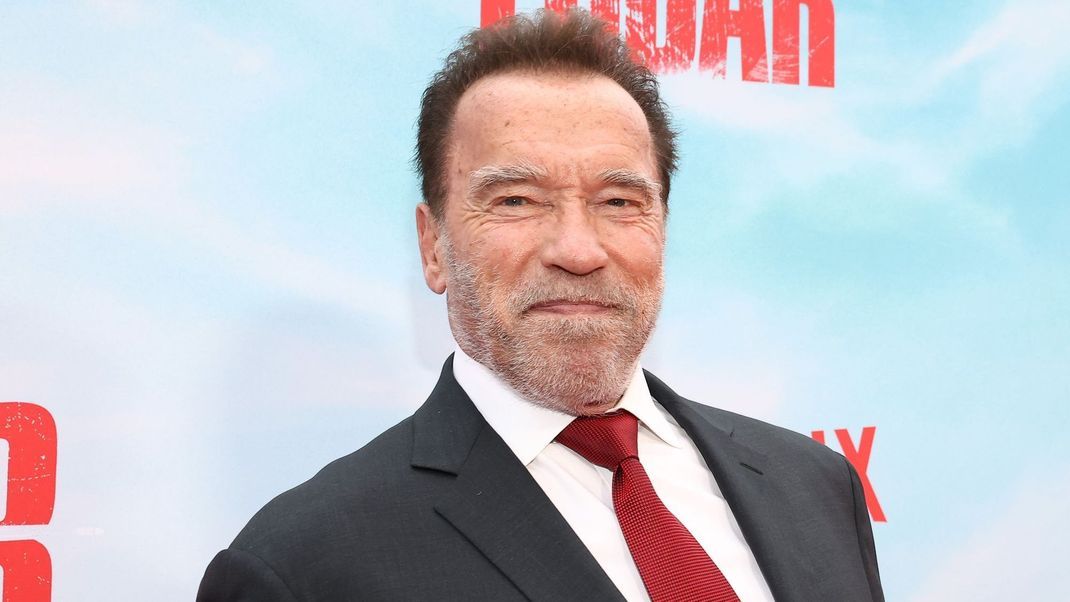 Arnold Schwarzenegger verrät auf Instagram, dass er in der Schule geschlagen von seinen Lehrern geschlagen wurde - und das ist der Grund!