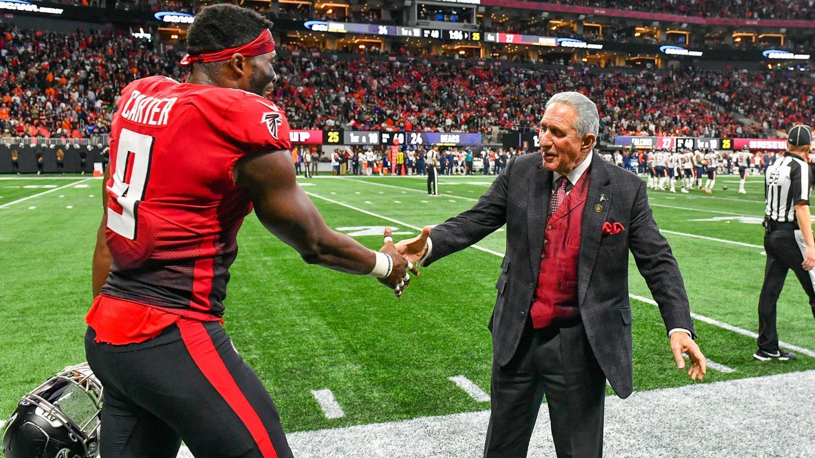 <strong>Platz 13: Arthur Blank - Atlanta Falcons</strong><br>
                • Reinvermögen: 8,4 Milliarden US-Dollar (8,1 Milliarden, +4 %, -2 Plätze)