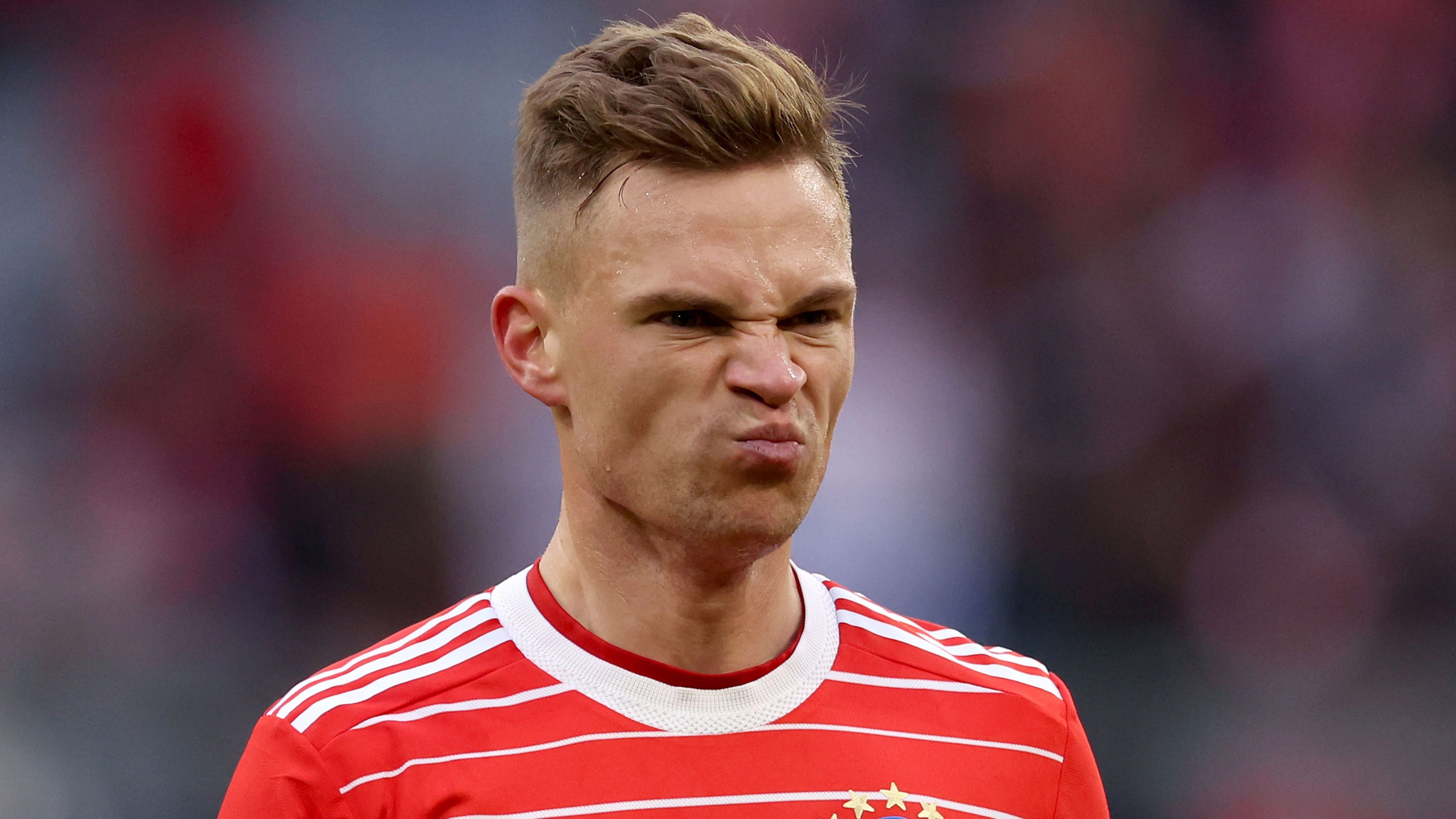 
                <strong>Verlierer: Joshua Kimmich</strong><br>
                Joshua Kimmich war für Nagelsmann Ansprechpartner Nummer 1 - ob das auch unter Tuchel so sein wird, bleibt abzuwarten. Wahrscheinlich wird sich aber auch der Mittelfeld-Spieler wieder hinten anstellen und sich das Vertrauen von Tuchel und dessen Trainerteam erarbeiten müssen. Sportlich ist Kimmich allerdings natürlich völlig unumstritten.
              