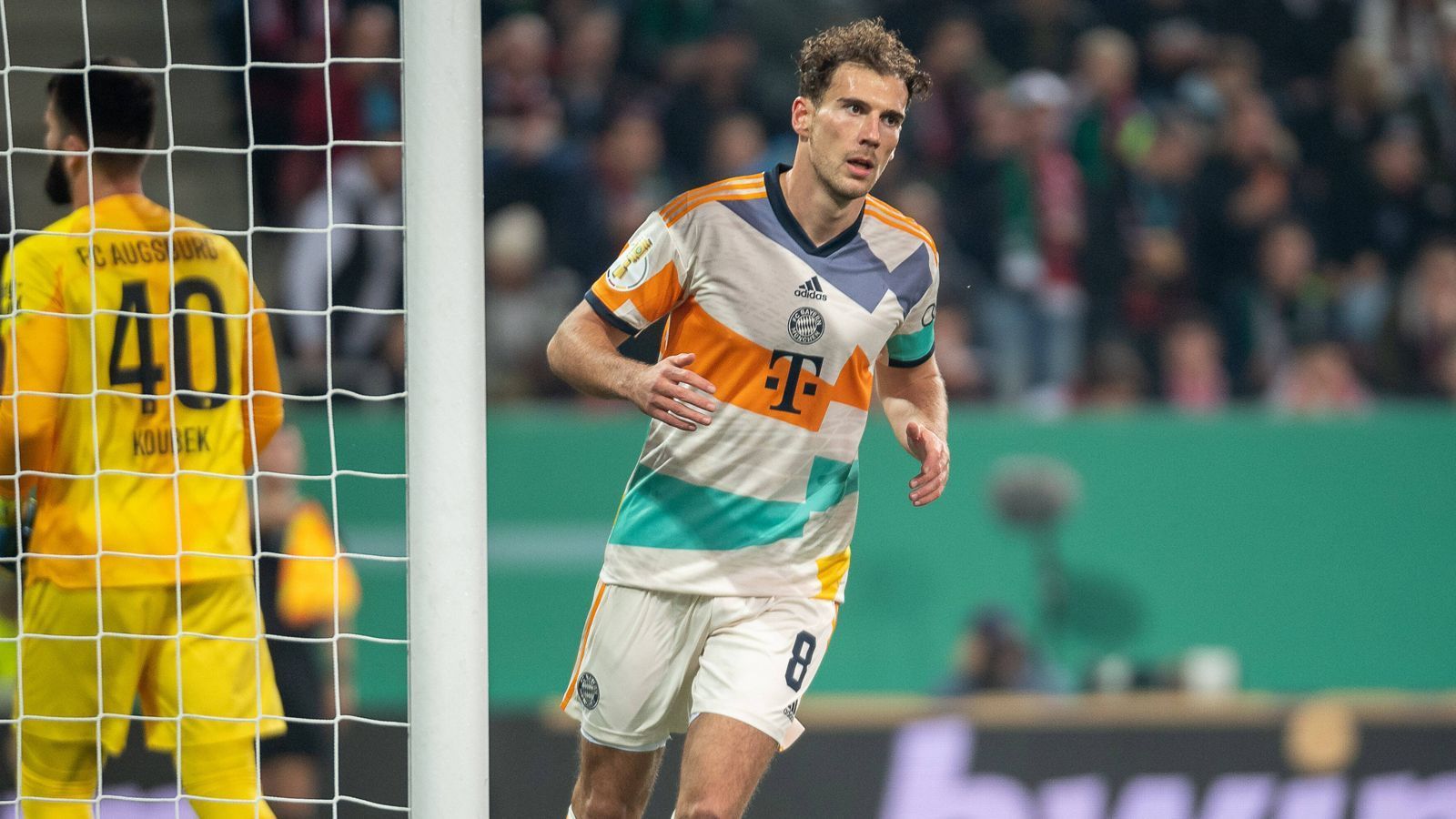 
                <strong>Leon Goretzka</strong><br>
                Ebenfalls defensiv mit einigen Defiziten, dafür offensiv mit guten Aktionen. Verpasst aus guter Position das frühzeitige 1:1 (16.) und freistehend das 5:2 (89.). ran-Note: 3
              