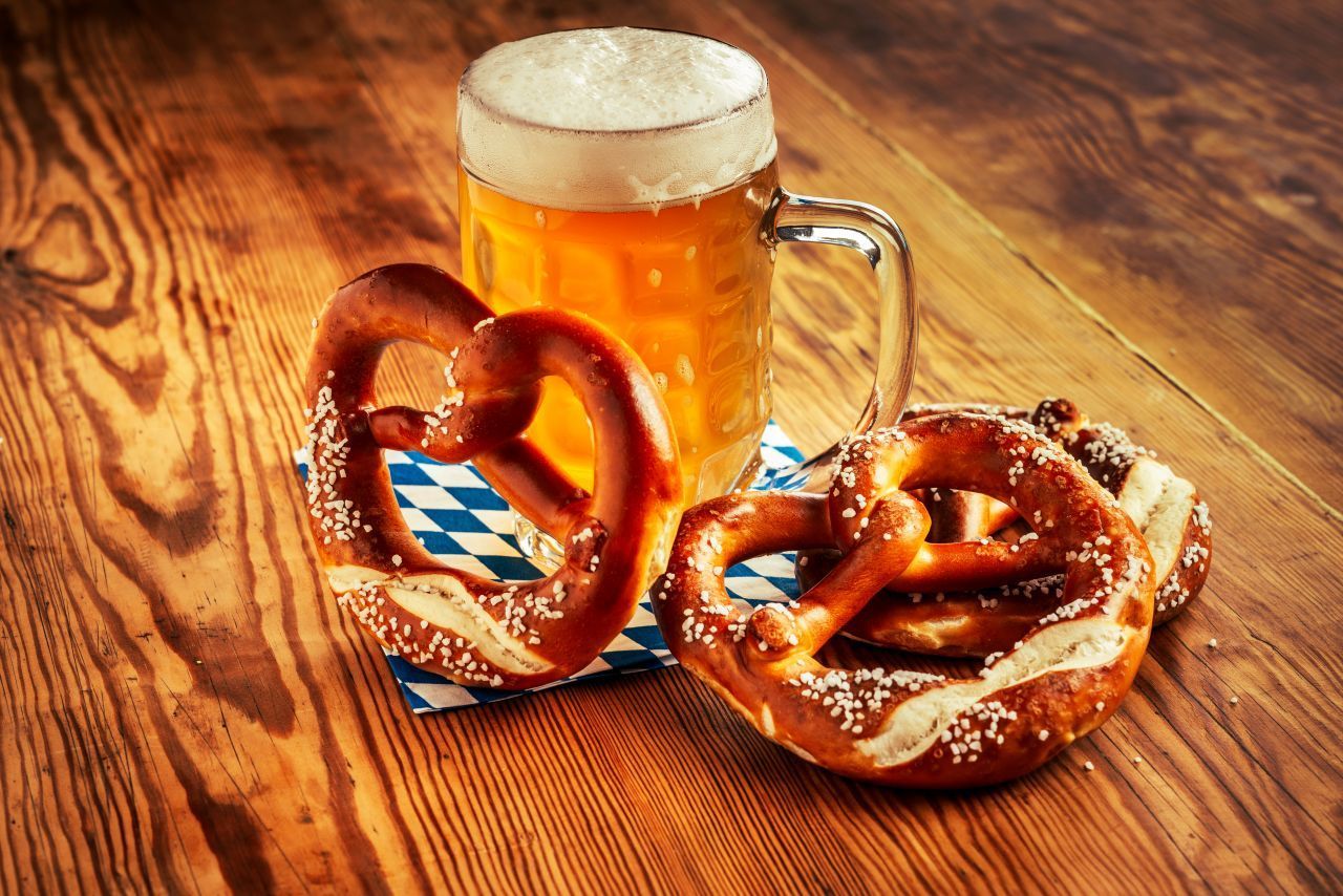 Der Eismacher hat aber auch flüssige bayerische Spezialitäten in Eis verwandelt: zum Beispiel Bier. 