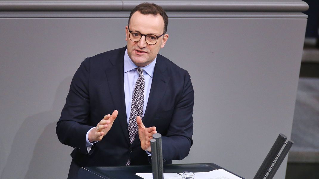 CDU und CSU hoffen mit dem Machtwechsel auf die Rückkehr vieler nach Deutschland geflohenen Syrer. Fraktionsvize Spahn macht auch einen konkreten Vorschlag.