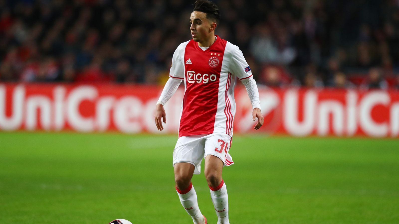 <strong>Nummer 34: Abdelhak Nouri (Ajax Amsterdam)</strong><br>Kein Jahr nach seinem Debüt in der Eredivisie für Ajax Amsterdam endete die Karriere von Talent Abdelhak Nouri am 8. Juli 2017 auf tragische Weise. Bei einem Testspiel gegen Werder Bremen erlitt er einen Herzstillstand, musste reanimiert werden. Dadurch leidet Nouri an schweren und bleibenden Hirnschäden. Zu Ehren Nouris wurde dessen Nummer 34 retired.