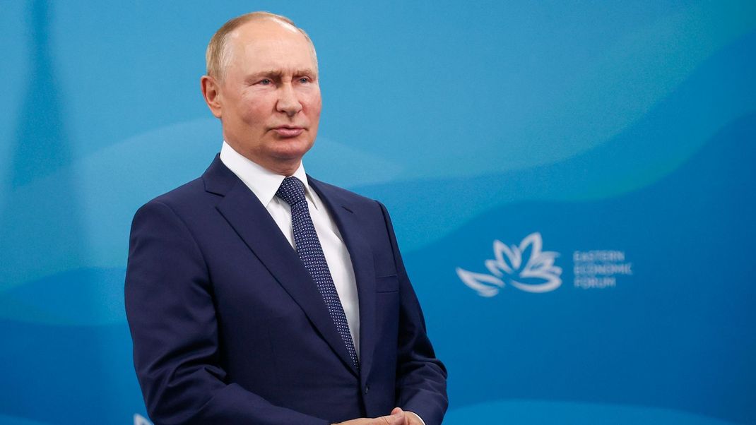 Russlands Präsident Putin kritisiert die westlichen Sanktionen gegen sein Land infolge des russischen Angriffs auf die Ukraine.
