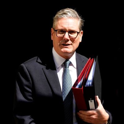 Der britische Premierminister Keir Starmer verlässt Downing Street 10.