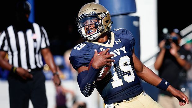 
                <strong>NFL und Militär: Diese Profis haben zwei Karrierewege eingeschlagen</strong><br>
                Vom Militär-College direkt in die NFL: Keenan Reynolds wurde im diesjährigen NFL-Draft von den Baltimore Ravens ausgewählt und hat nun von der Navy die Freigabe für die kommende Spielzeit erhalten. Der Wide Receiver und Return-Spezialist ist aber nicht der einzige NFL-Spieler mit militärischem Hintergrund.
              