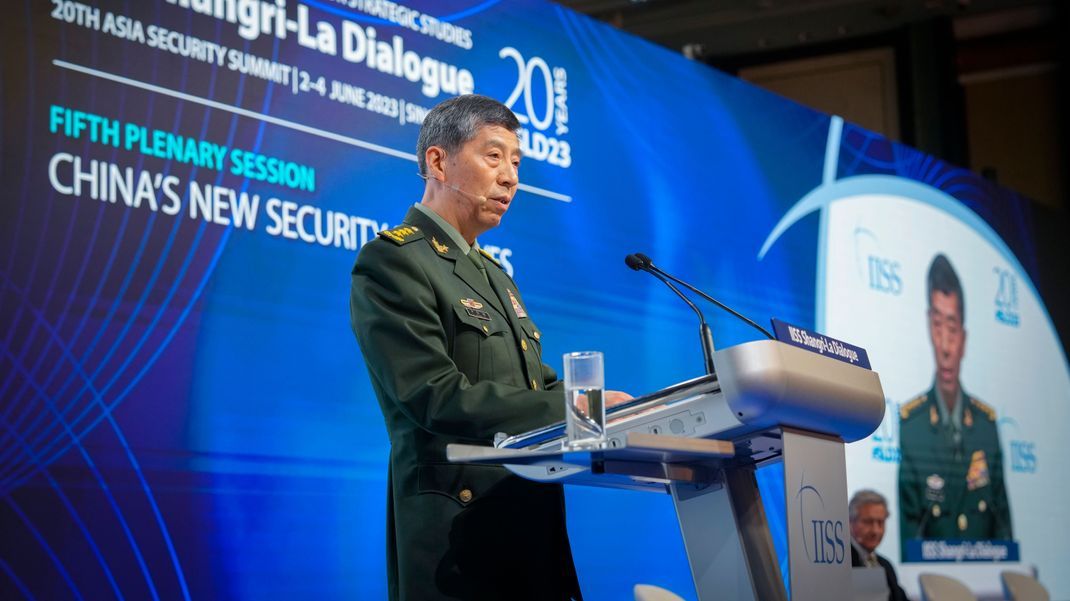 Li Shangfu bei seiner Rede auf der jährlichen Sicherheitskonferenz in Singapur. 