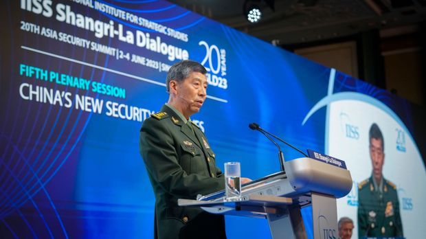 Li Shangfu bei seiner Rede auf der jährlichen Sicherheitskonferenz in Singapur. 