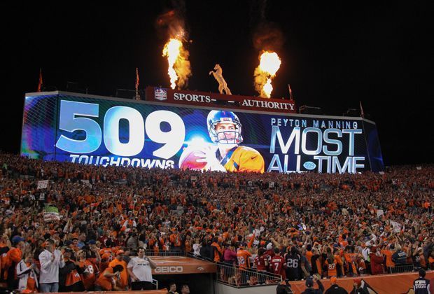 
                <strong>Denver Broncos - San Francisco 49ers 42:17</strong><br>
                Mit seinem 509. übernimmt Manning dann die alleinige Spitze der Bestenliste. Fans, Mitspieler und Gegner ziehen den Hut und sagen: Gratulation!
              