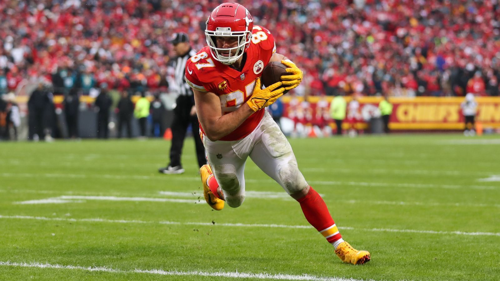 
                <strong>Platz 11: Travis Kelce</strong><br>
                &#x2022; Team: Kansas City Chiefs<br>&#x2022; Position: Tight End<br>&#x2022; Platzierung im Vorjahr: 19<br>
              