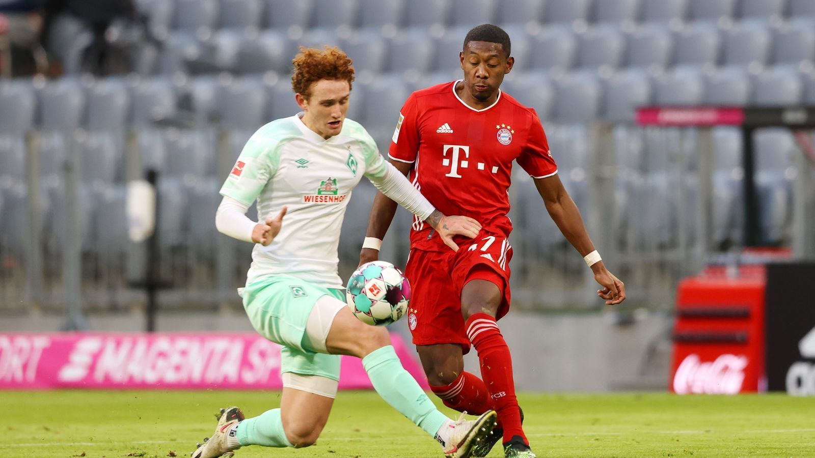 
                <strong>David Alaba</strong><br>
                Startet in der Innenverteidigung, rückte nach Hernandez' verletzungsbedingter Auswechslung nach einer guten Viertelstunde auf die linke Abwehrseite. Sehr passsicher und zweikampfstark. Doch auch seine Flanken fliegen meist ins Leere. Kommt in der zweiten Halbzeit nach Lewandowskis Vorlage aus der zweiten Reihe zum Abschluss, verzieht aber. ran-Note: 3
              