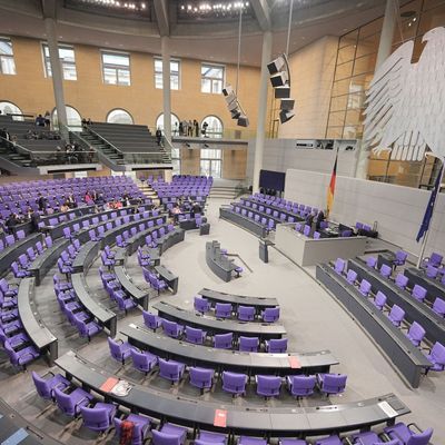 Der Plenarsaal des Bundestages im Reichstagsgebäude