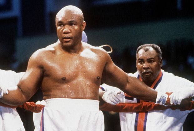 
                <strong>George Foreman</strong><br>
                George Foreman verewigt sich 1994 in den Geschichtsbüchern mit dem Sieg über Michael Moorer als ältester Weltmeister im Schwergewicht mit 45 Jahren und 299 Tagen.
              