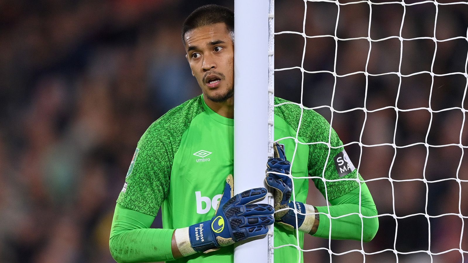 
                <strong>Alphonse Areola</strong><br>
                In der Liga steht der Pole Lukasz Fabianski zwischen den Pfosten von West Ham United, in der Europa League darf PSG-Leihgabe Alphonse Areloa ran. Und der Franzose zahlt seinem Arbeitgeber das Vertrauen zurück. In neun Einsätzen behielt er fünf Mal die Weiße Weste, gerade in den wichtigen Rückspielen im Achtel- und Viertelfinale gegen Sevilla und Lyon ermöglichte er mit seinen Paraden das Weiterkommen. Fun Fact: In den vier Spielen, in denen der 29-Jährige einen oder mehr Gegentreffer kassierte, konnte West Ham nicht gewinnen.
              