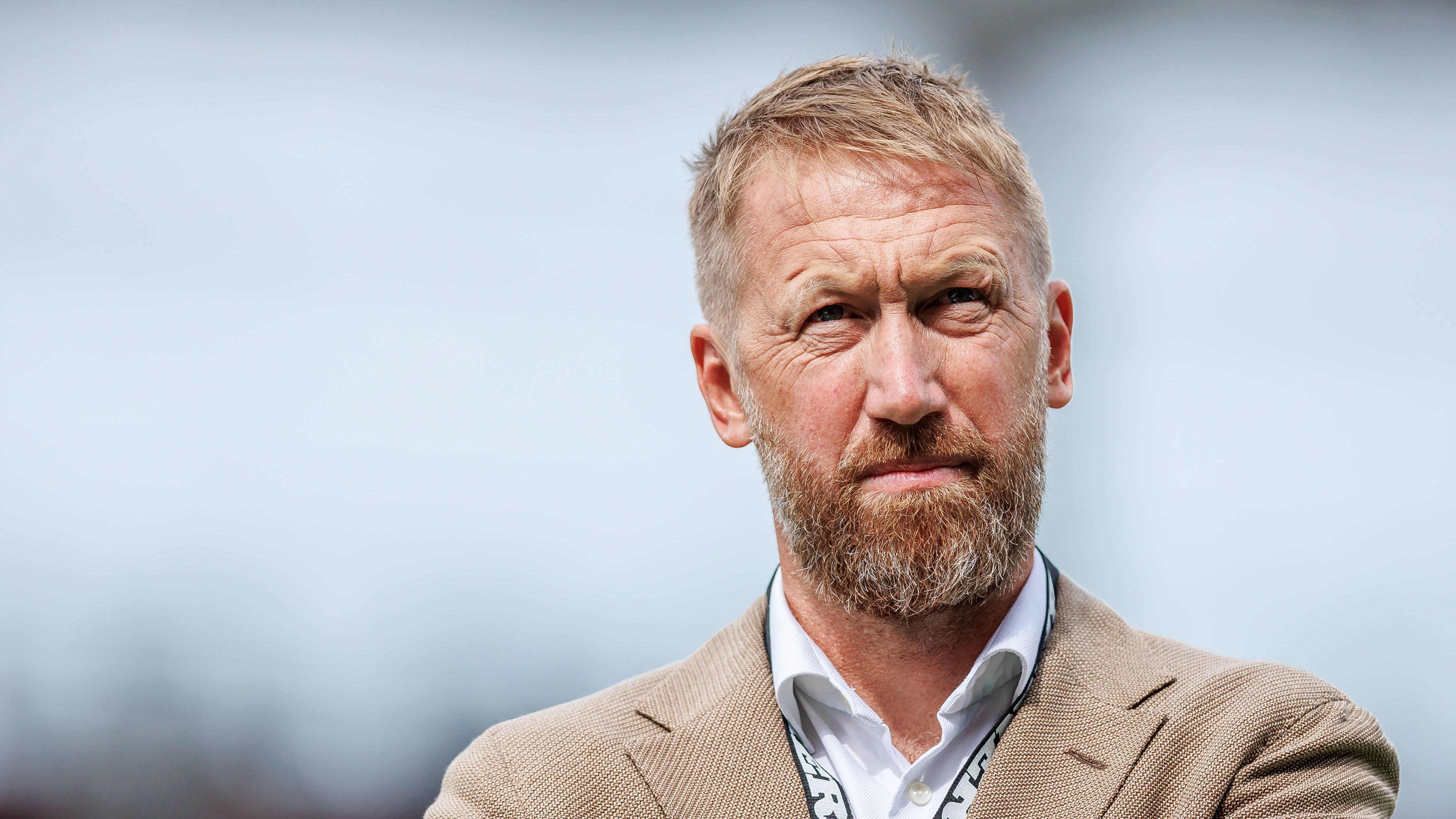 <strong>Graham Potter (vereinslos)</strong> <br>…sind die nicht vorhandenen Titel als Trainer. Zwar arbeitete Potter erfolgreich bei Swansea City und Brighton &amp; Hove Albion, große Erfolge wie Klopp oder Tuchel konnte er aber nicht feiern und ist seit seiner Entlassung bei Chelsea im vergangenen Jahr arbeitslos.