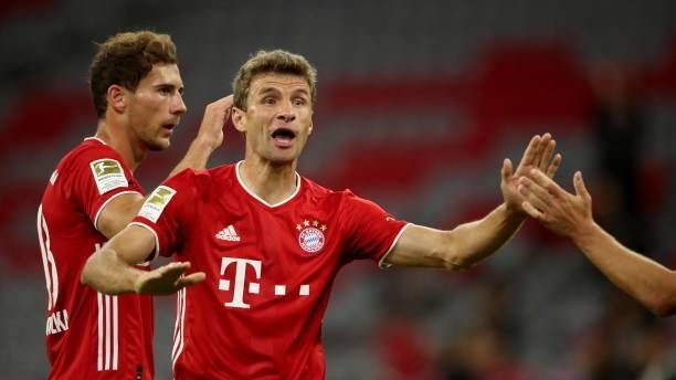 <strong>Tor Nummer 200 für den FC Bayern (18.09.2020)</strong><br>Der FC Bayern startete beim Müller-Jubiläum mit einer Tore-Show in die Saison. Im Heimspiel gegen Schalke 04 erzielten die Münchner acht Tore und rollten einmal über den überforderten Gegner. Auch Müller durfte sich in die Torschützenliste eintragen. Der Raumdeuter traf zum zwischenzeitlichen 6:0 für den FCB.
